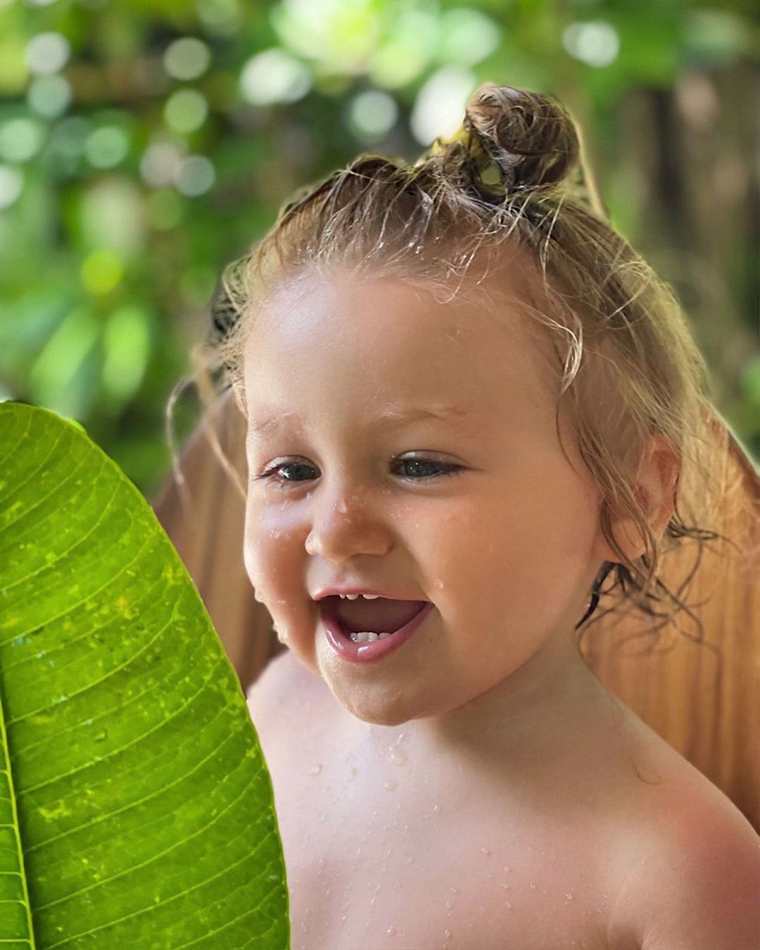 Моя акулка-путешественница: Санта Димопулос умилила сеть смешным снимком дочки с отдыха