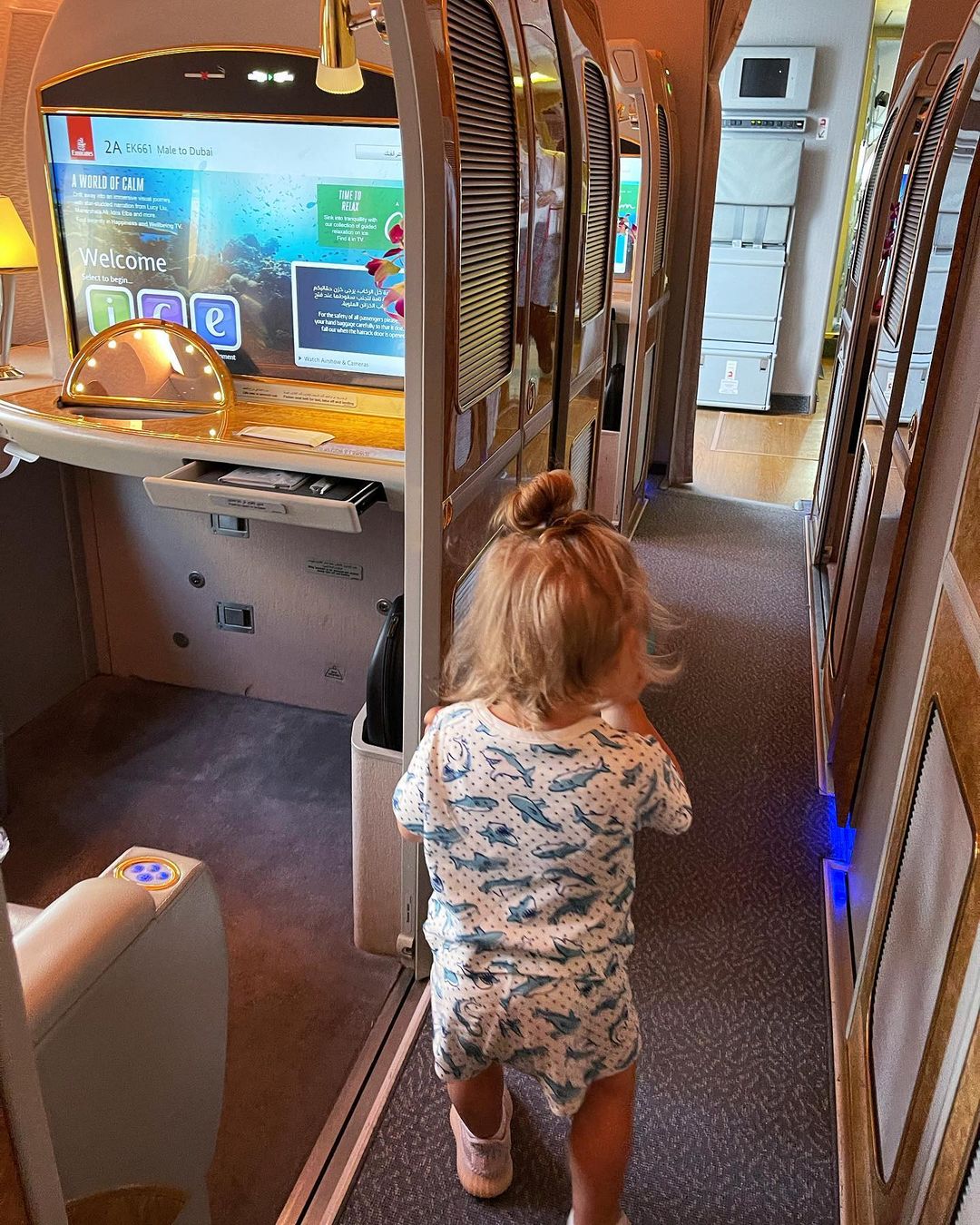 Моя акулка-путешественница: Санта Димопулос умилила сеть смешным снимком дочки с отдыха