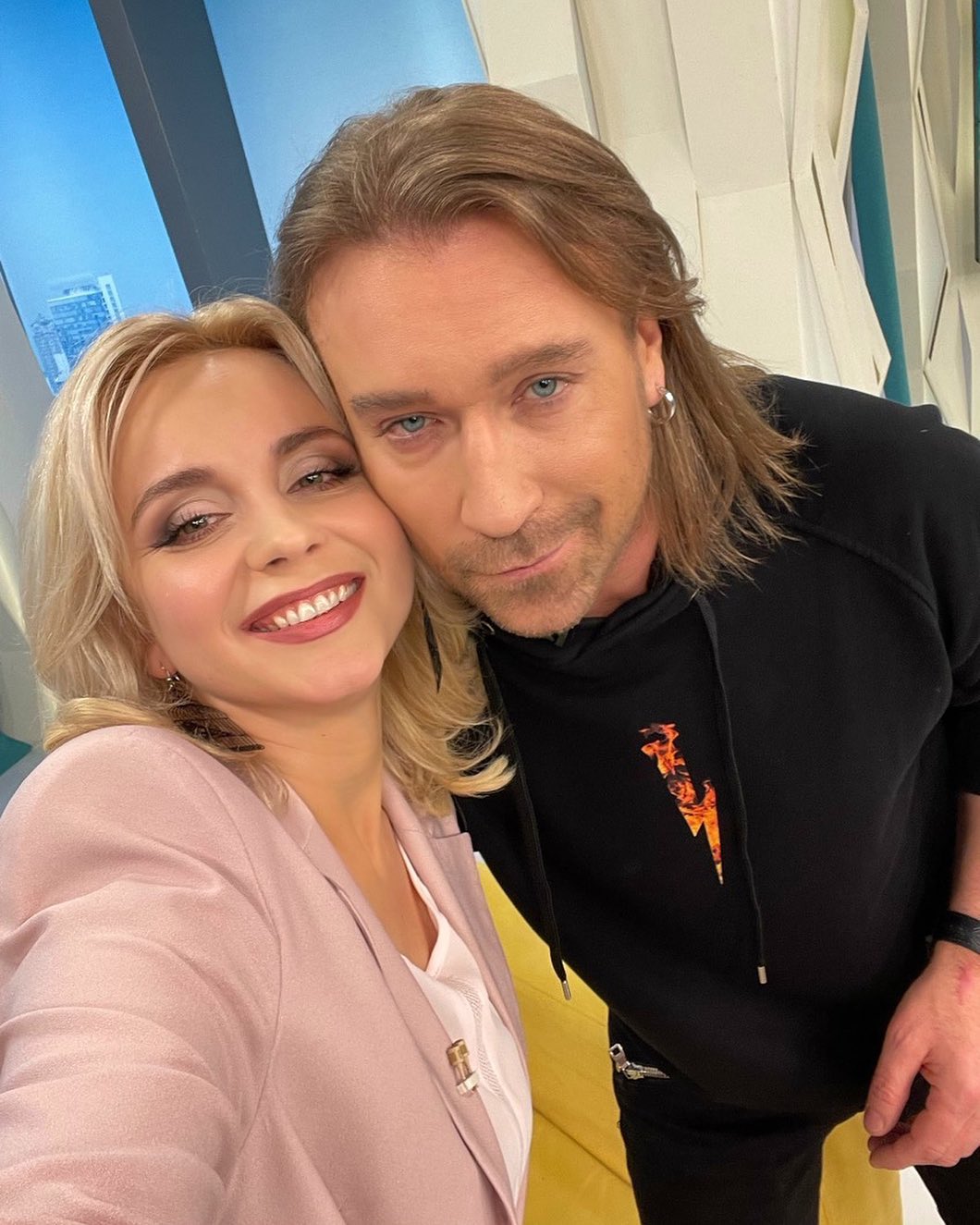 Селфи з кумиром: Лілія Ребрик змусила чоловіка ревнувати через пост в соцмережі