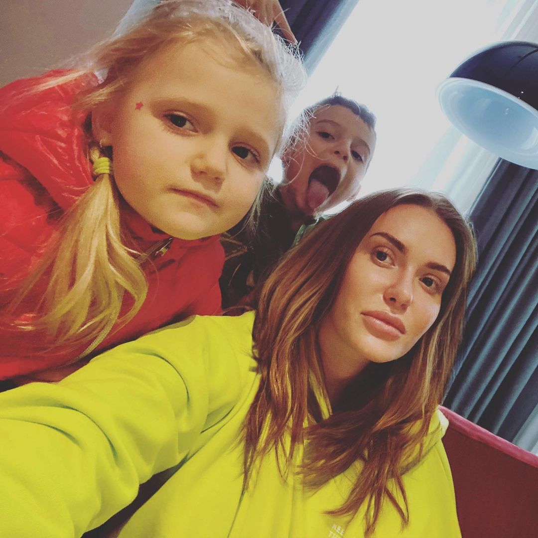 К папе в Дубай: Слава Каминская готовит воссоединение с экс-мужем в отпуске