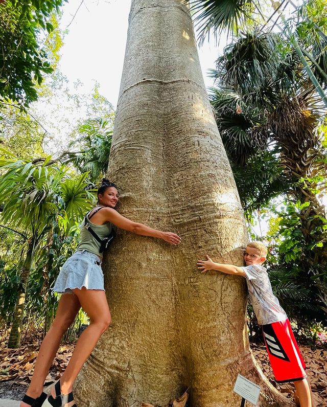 Кайфонули! Влад Яма с женой и сыном посетили дикие джунгли посреди жаркого Майами