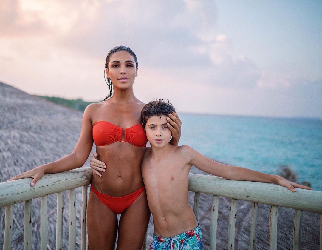 Практичні і яскраві: топ-3 купальника Санти Дімопулос, які підійдуть для будь-якох фігури