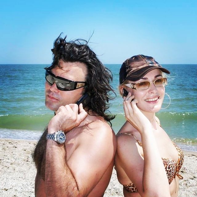 Вечно молодые: Ольга Сумская взволновала эксклюзивным фото в &quot;хищном&quot; бикини с мужем