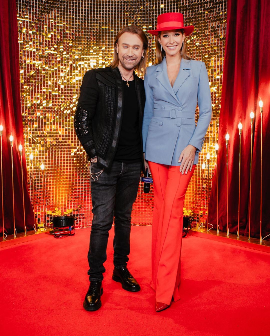 Закулисье "Голосу країни": Надя Дорофеева и Катя Осадчая позируют в стильных ярких нарядах