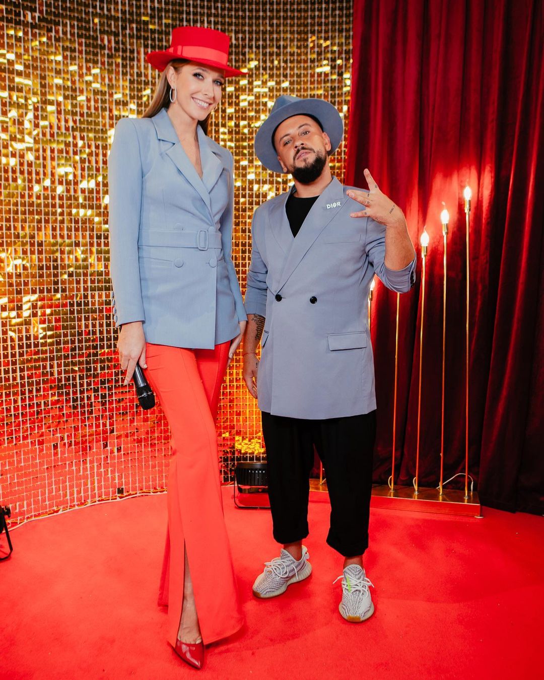 Закулисье "Голосу країни": Надя Дорофеева и Катя Осадчая позируют в стильных ярких нарядах