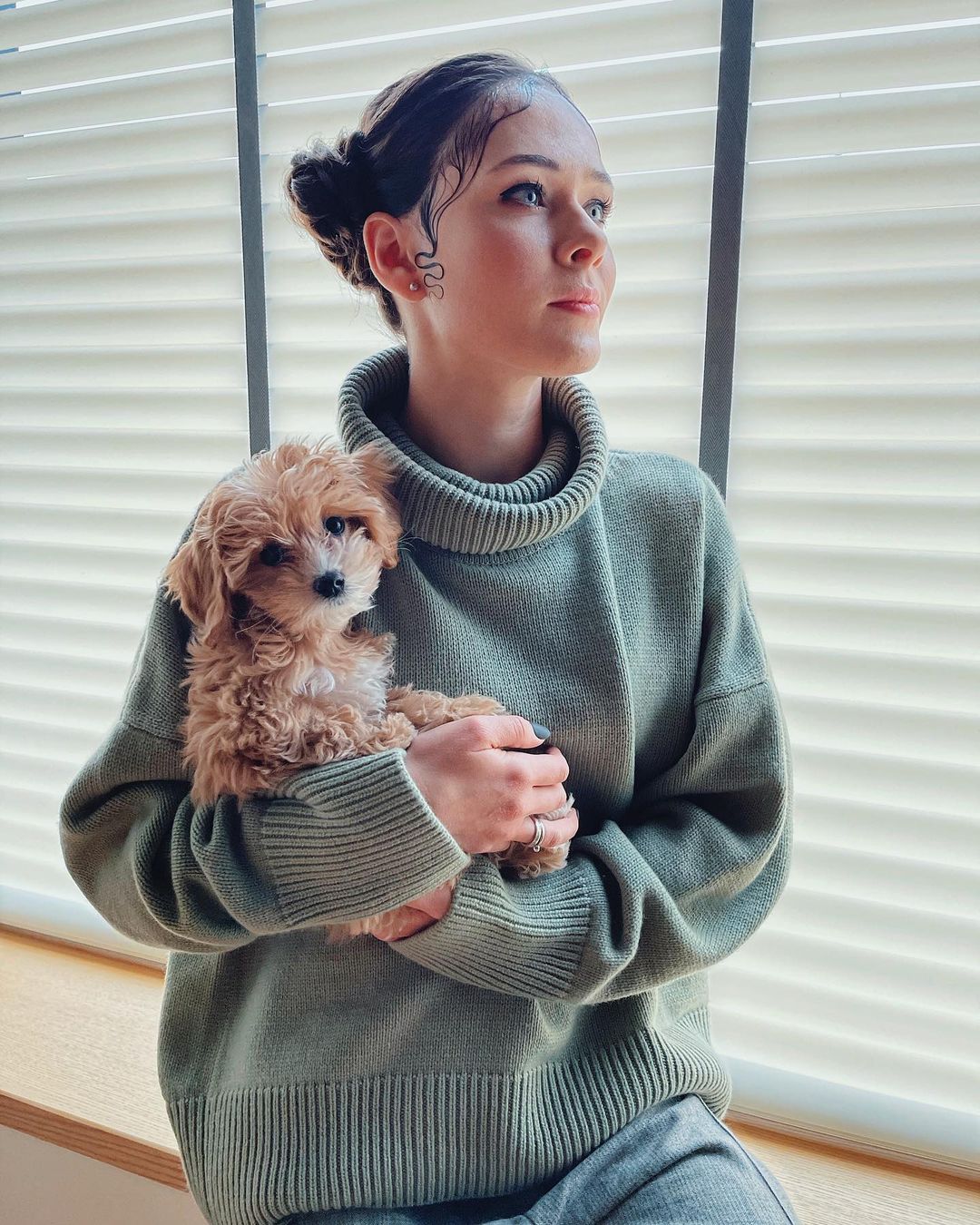 Дві бусинки: Юлія Саніна замилувала фанатів фото з незвичайною зачіскою і своєю дівчинкою на руках