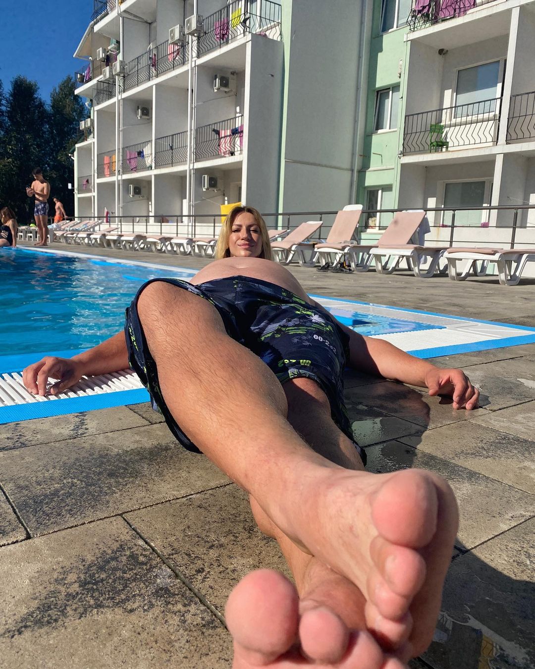 Чисти картоплю, я виїжджаю: Леся Нікітюк схвилювала мережу фото з ефектним чоловіком і зізналася йому в любові