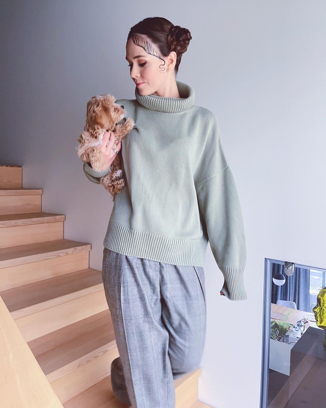 Две бусинки: Юлия Санина умилила фанатов фото с необычной прической и своей девочкой на руках