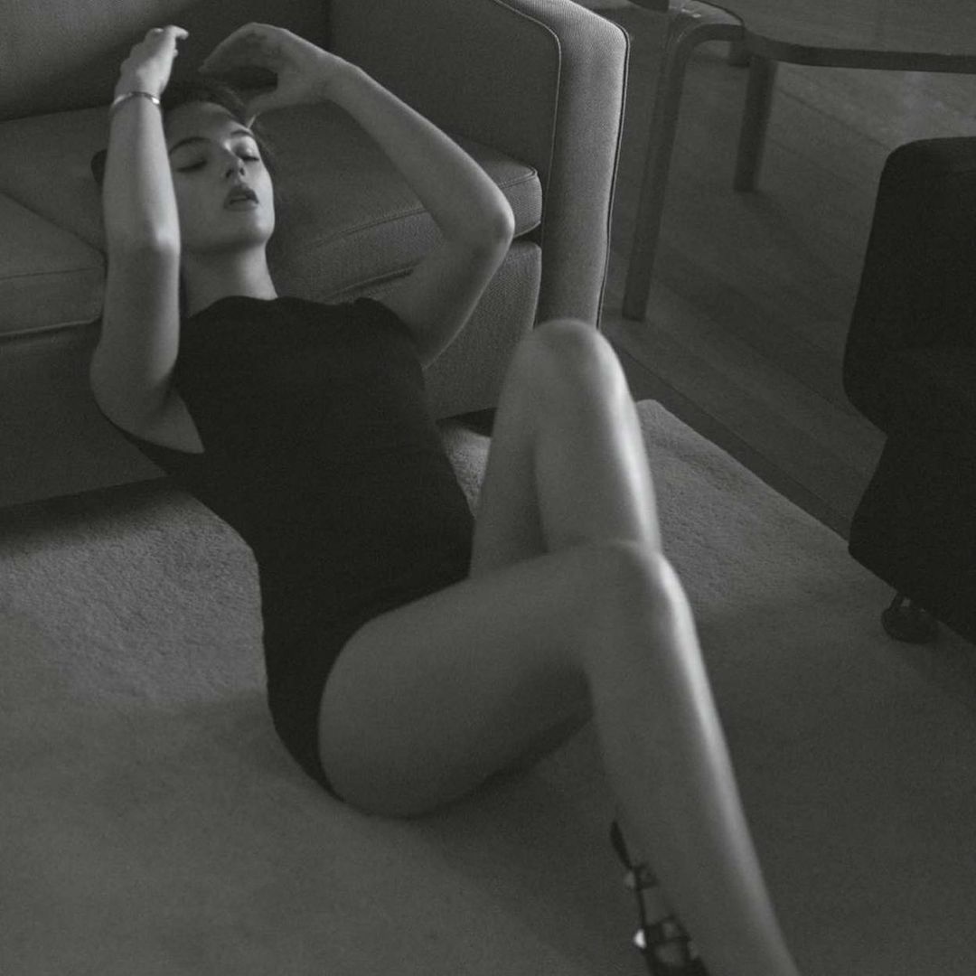 Взрывная красота: 16-летняя дочь Моники Беллуччи и Венсана Касселя снялась для глянца в откровенном наряде