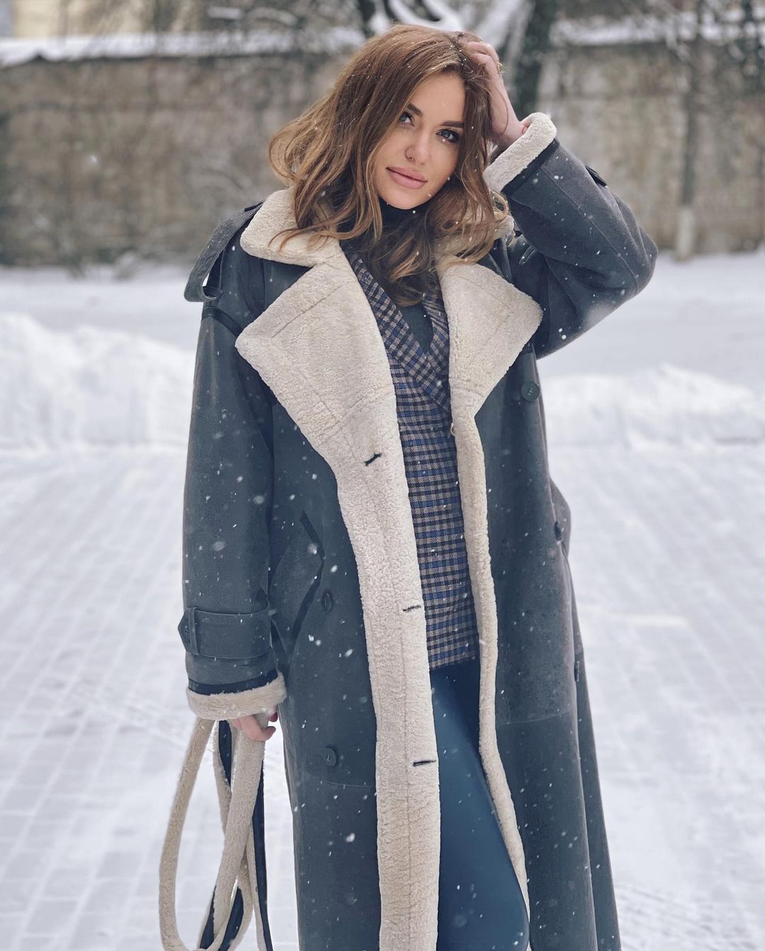 Нельзя быть такой красивой: Слава Каминская показала, какую дубленку стоит выбирать этой зимой