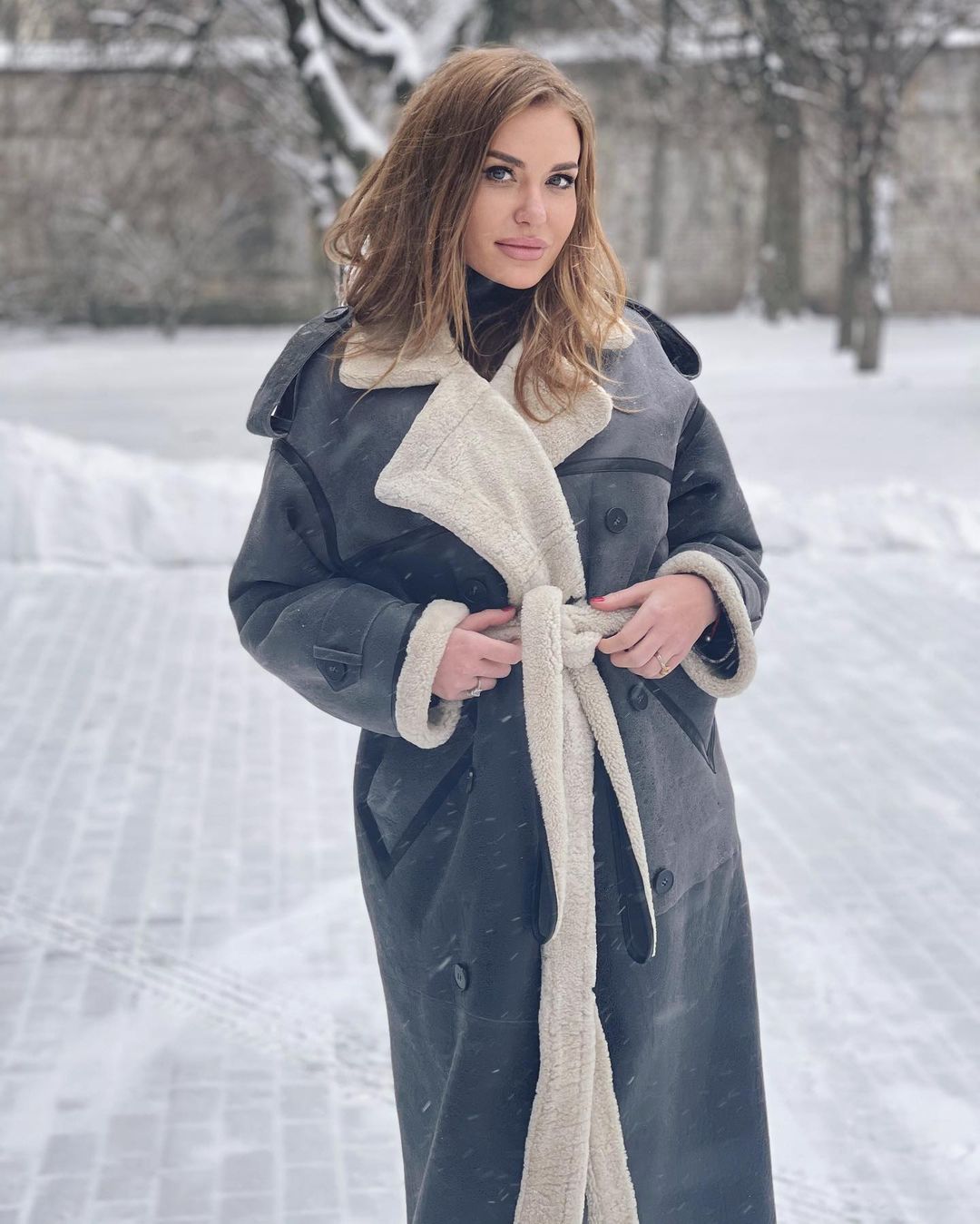 Нельзя быть такой красивой: Слава Каминская показала, какую дубленку стоит выбирать этой зимой