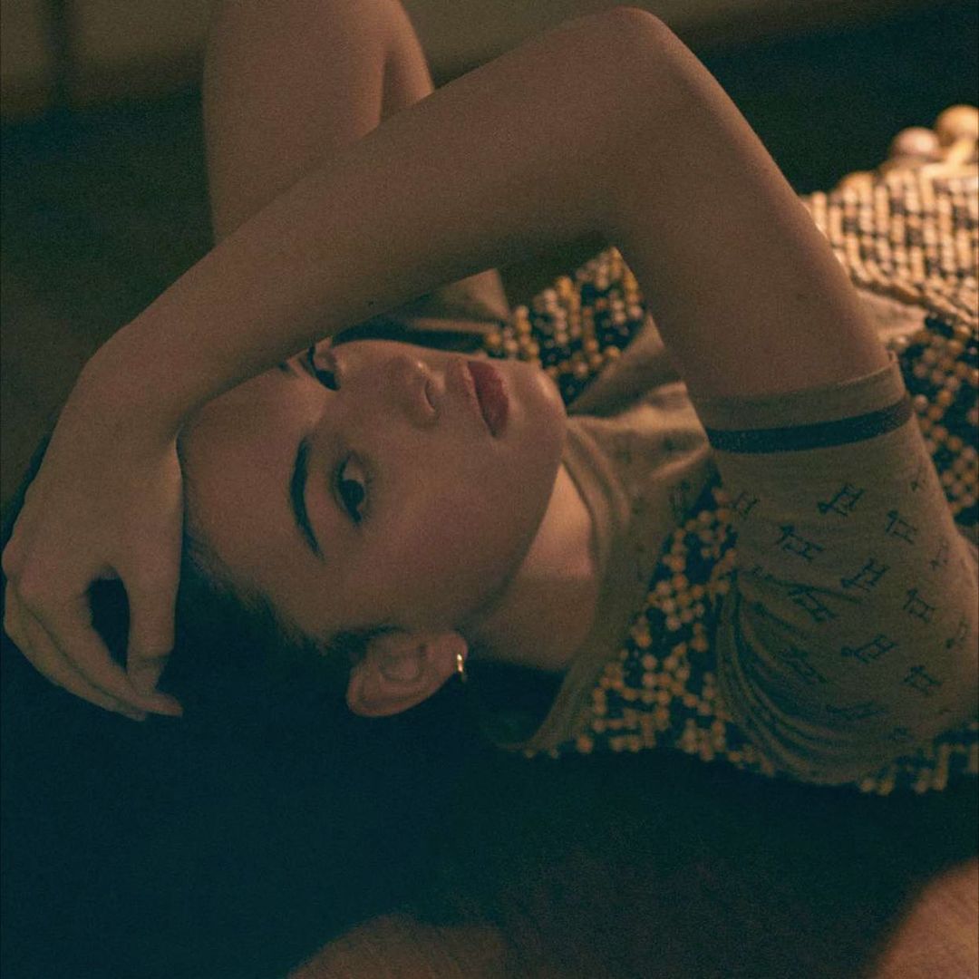 Взрывная красота: 16-летняя дочь Моники Беллуччи и Венсана Касселя снялась для глянца в откровенном наряде