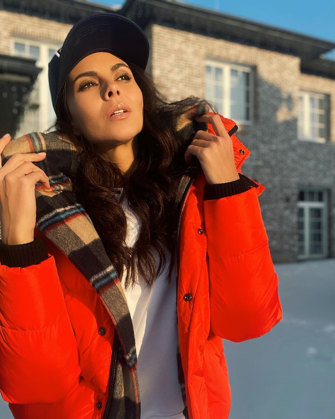 Красотка: Настя Каменских в красной куртке и бейсболке раскрыла секрет жизненного успеха