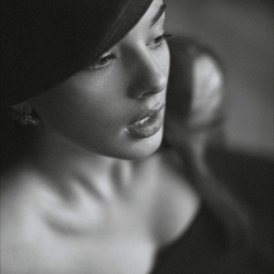 Взрывная красота: 16-летняя дочь Моники Беллуччи и Венсана Касселя снялась для глянца в откровенном наряде