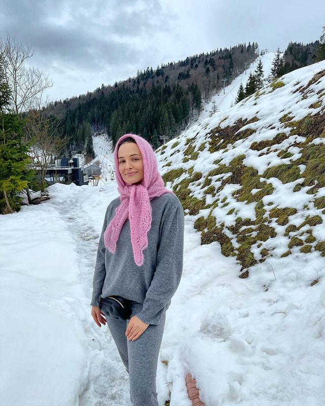 Казково: Астаф'єва в "хижому" купальнику показала, де і як розслабляється