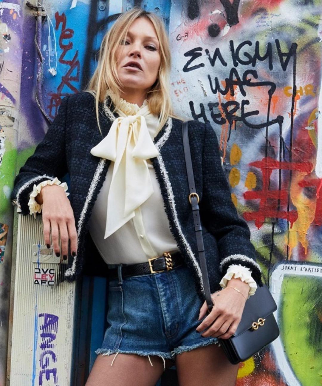 Вона не змінюється: 47-річна Кейт Мосс в бунтарських міні-шортах блиснула стрункою фігурою