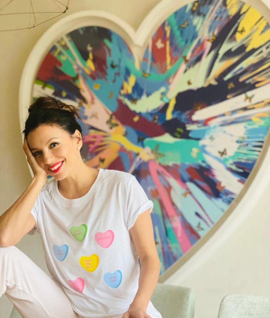 Просто и соблазнительно: Ева Лонгория показала идеальный макияж на День всех влюбленных