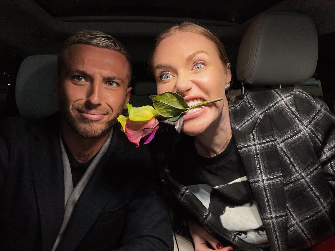 С любимыми не расставайтесь: Слава Каминская озадачила фолловеров свадебным фото