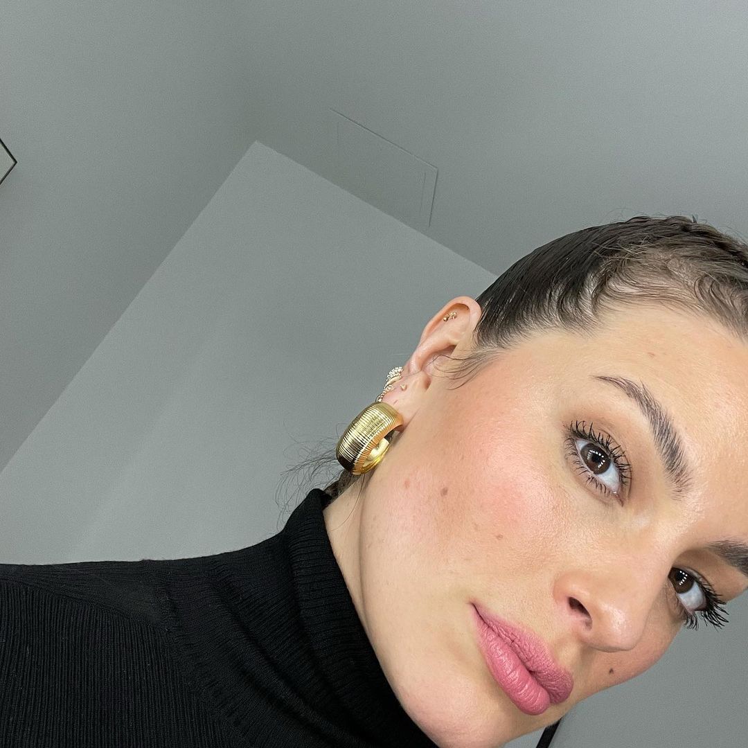 Розквітаємо: Ешлі Грем вчить робити наймодніший макіяж майбутньої весни