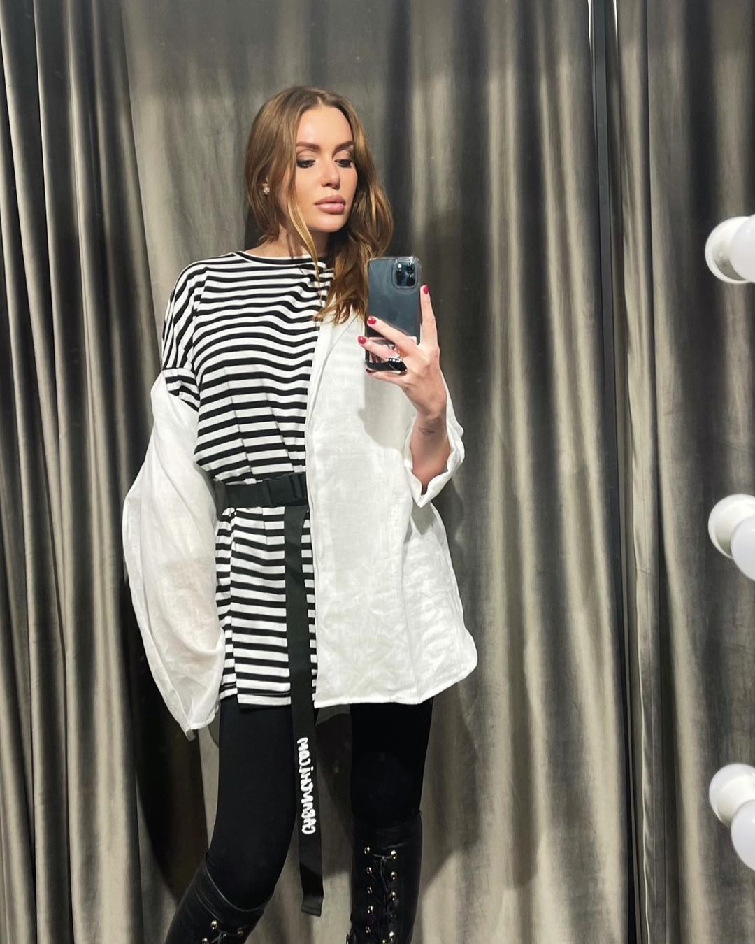 Пора менять ПМЖ: Слава Каминская в стильной тунике и легинсах заинтриговала поклонников заявлением