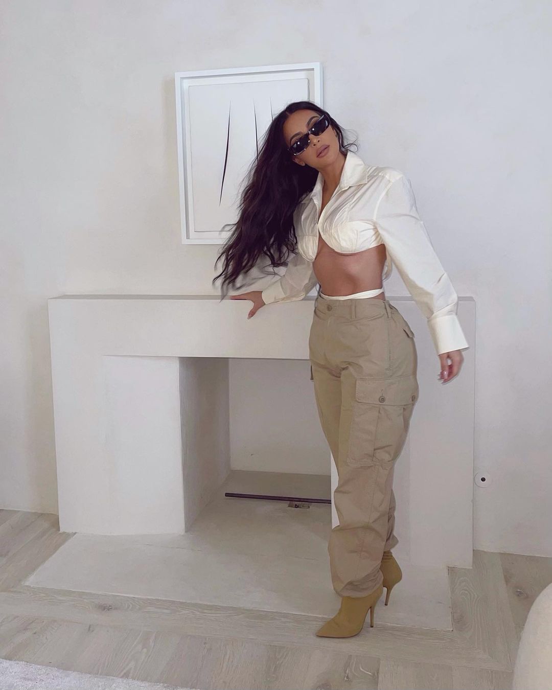 Тело мечты: Ким Кардашьян в стильном образе раскрыла секрет постройневшей фигуры