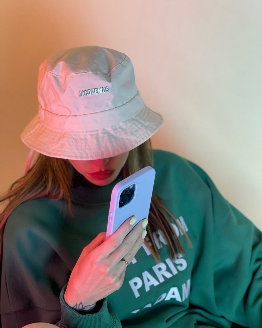 На стиле: Надя Дорофеева показала, как носить самую трендовую часть гардероба сезона