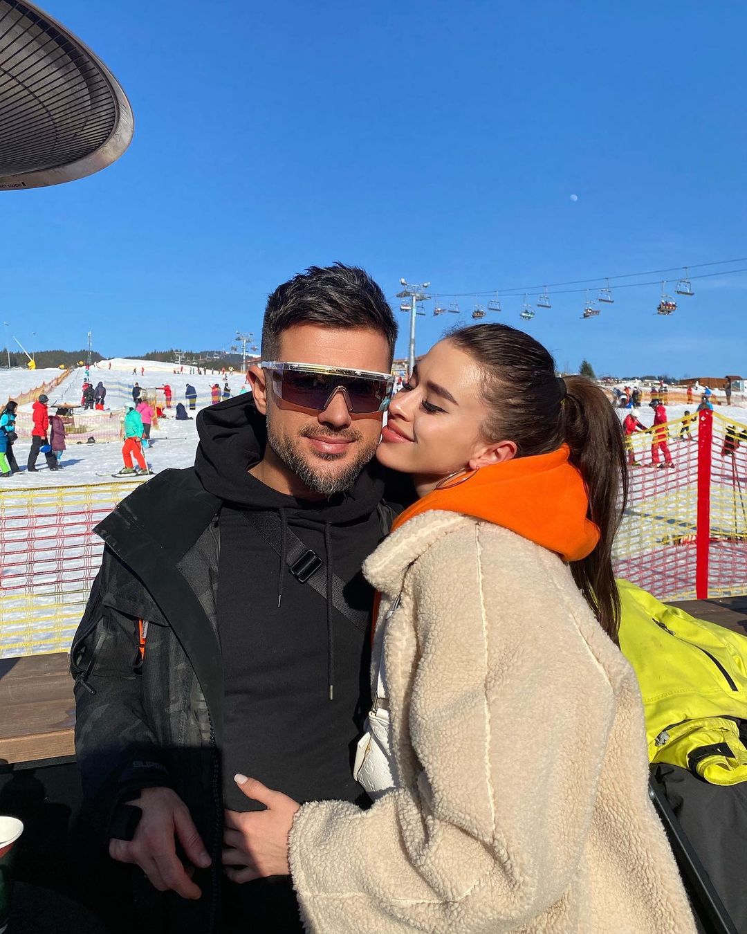 Экс-муж Ани Лорак засветился на курорте с молодой любовницей