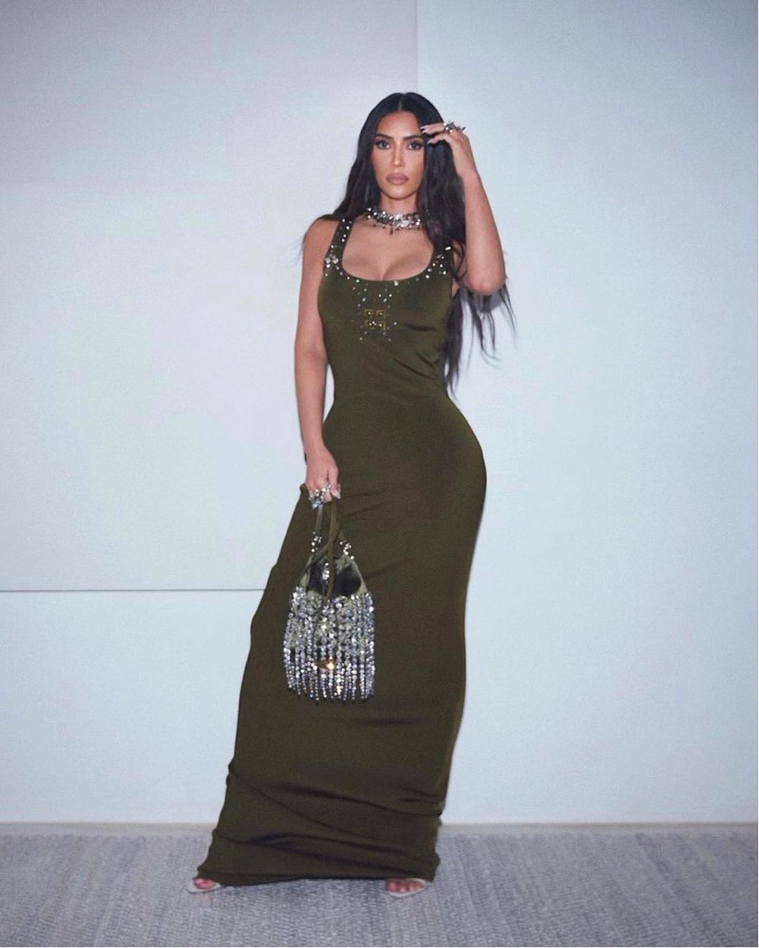 Красивіша з кожним днем: Кім Кардашьян підкорила ідеальною фігурою у вишуканому образі