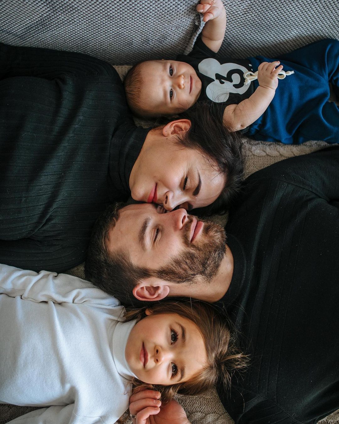 Илона Гвоздева впервые показала лицо сына и сравнила его с мужем