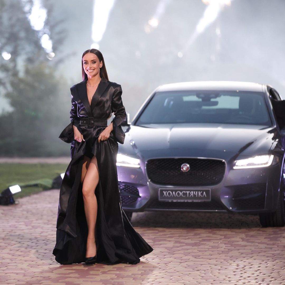 Мишина высказалась об участницах &quot;Холостяка&quot;, Полякова - о скандалах с мужем: топ громких новостей недели