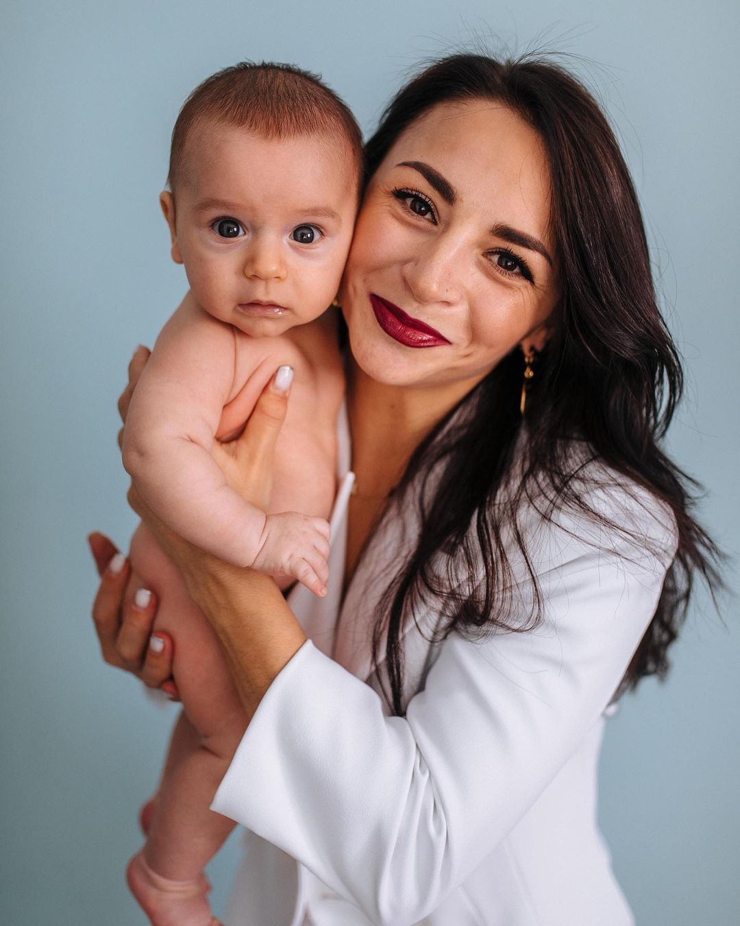 Илона Гвоздева впервые показала лицо сына и сравнила его с мужем