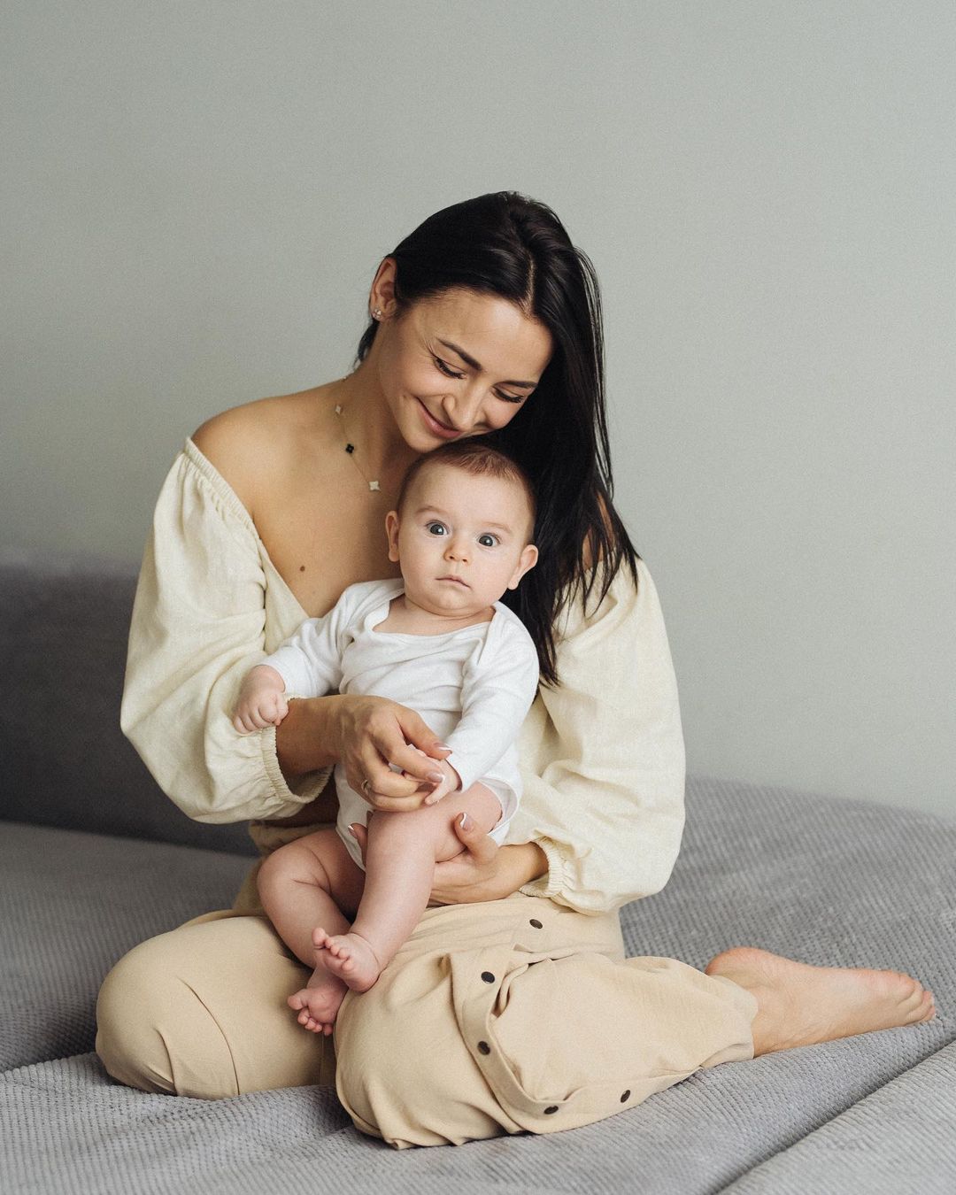 Илона Гвоздева впервые показала лицо сына и сравнила его с мужем