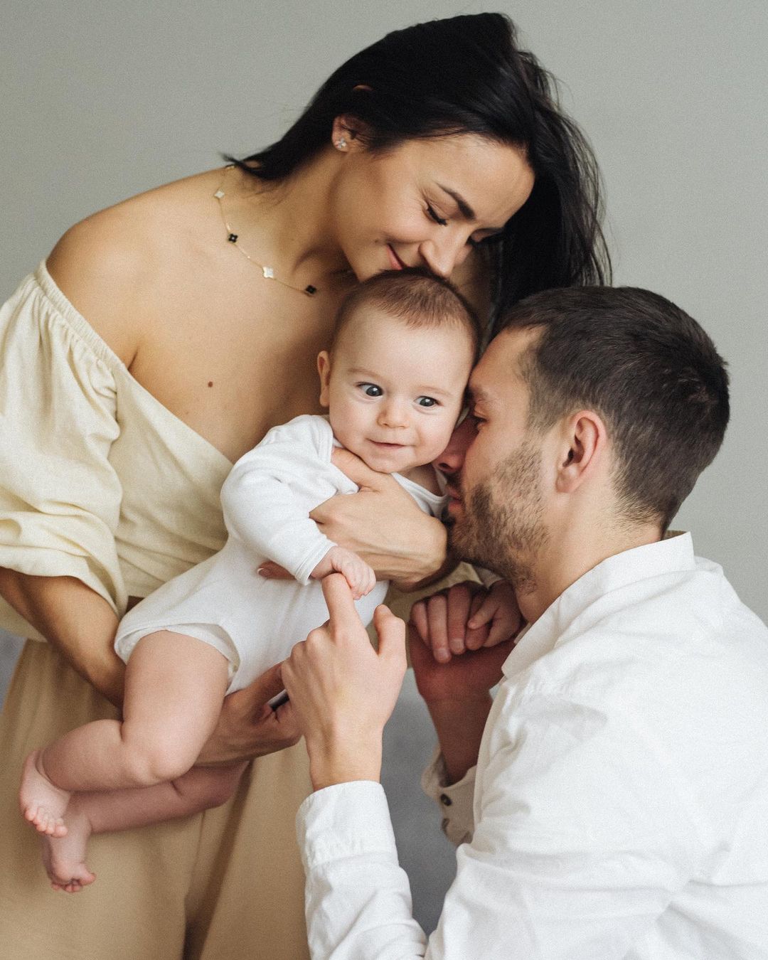 Илона Гвоздева впервые показала лицо сына и сравнила его с мужем