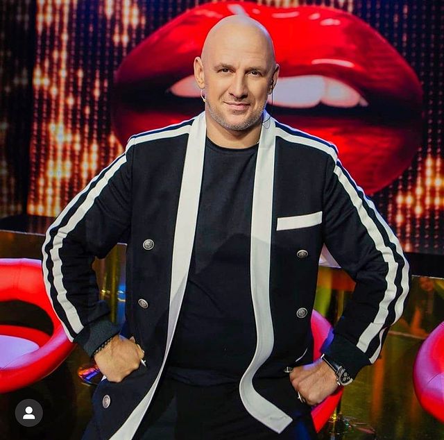 Тільки спробуйте бути не щасливими! Зіркові чоловіки оригінально привітали українок з 8 березня