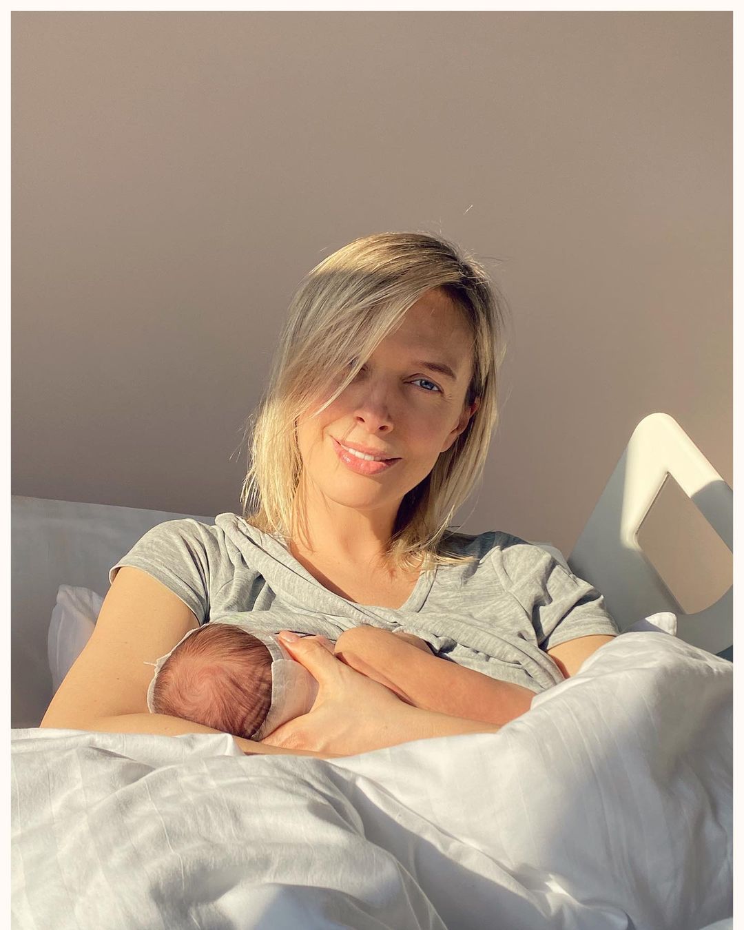 Все сміливіше беру на руки: Василіса Фролова розчулила ніжним фото з новонародженим сином