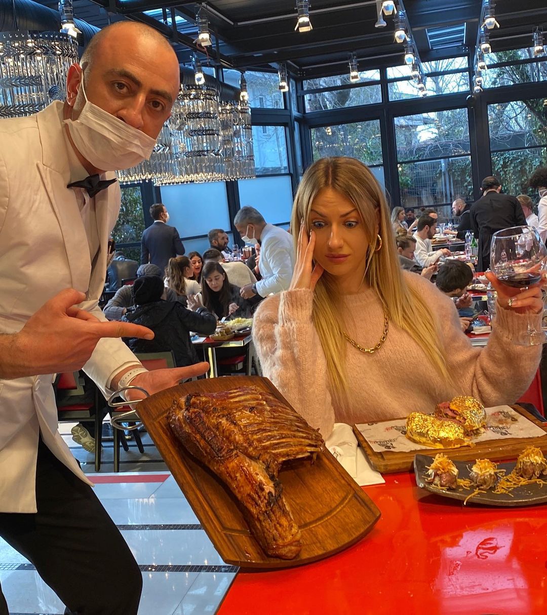 Повний кач: Леся Нікітюк похвалилася яскравими фото з прогулянок по Стамбулу