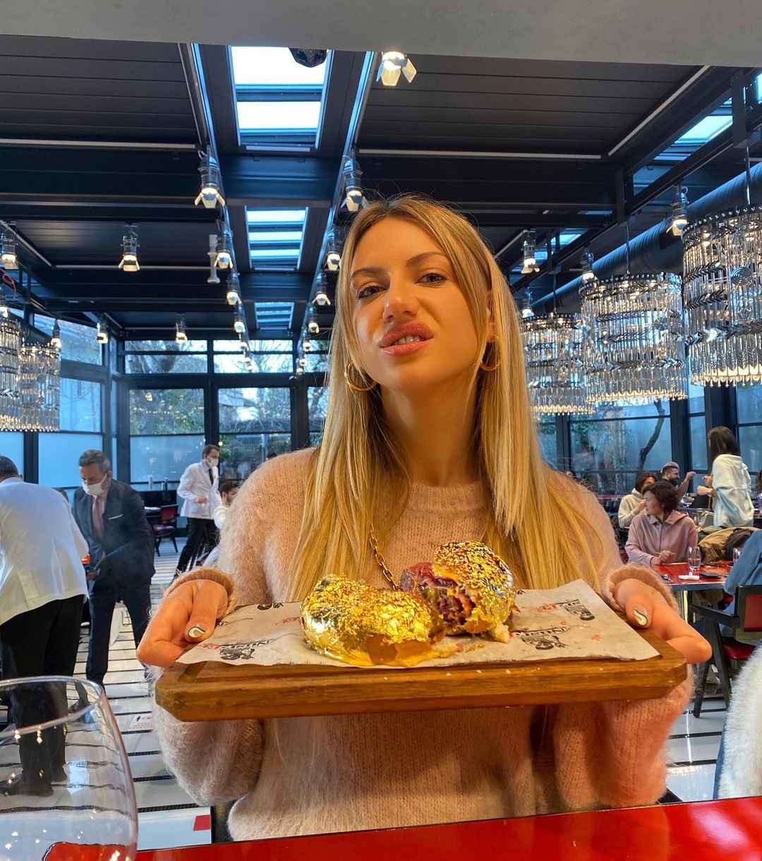 Повний кач: Леся Нікітюк похвалилася яскравими фото з прогулянок по Стамбулу