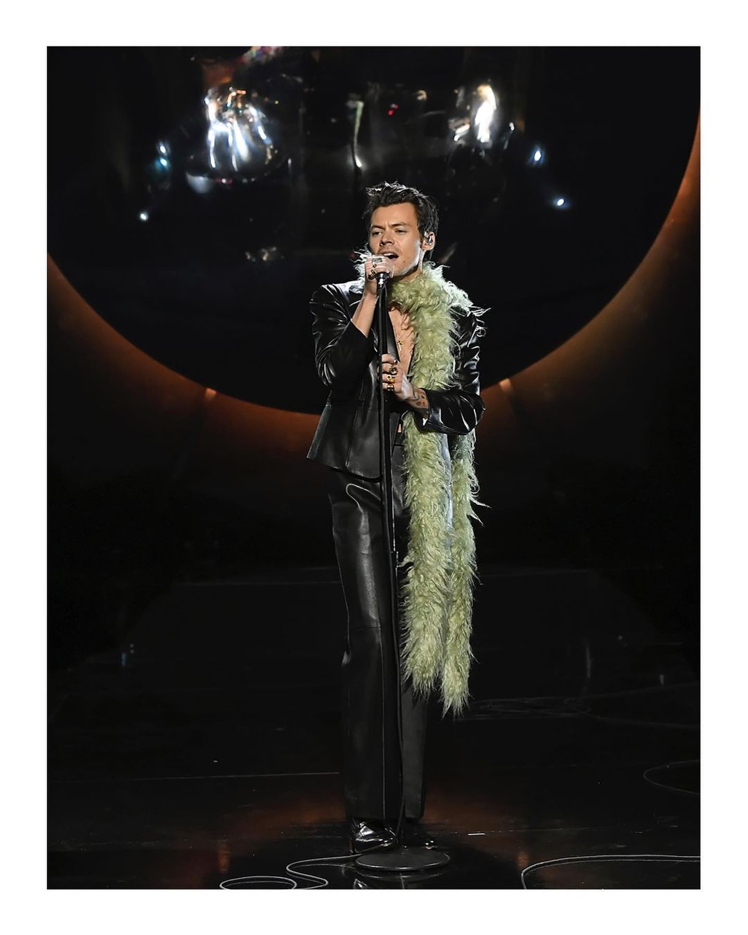 5 самых стильных мужских образов на премии Грэмми 2021