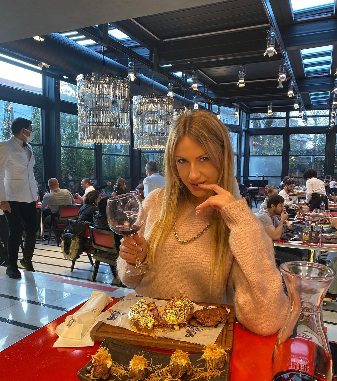 Повний кач: Леся Нікітюк похвалилася яскравими фото з прогулянок по Стамбулу