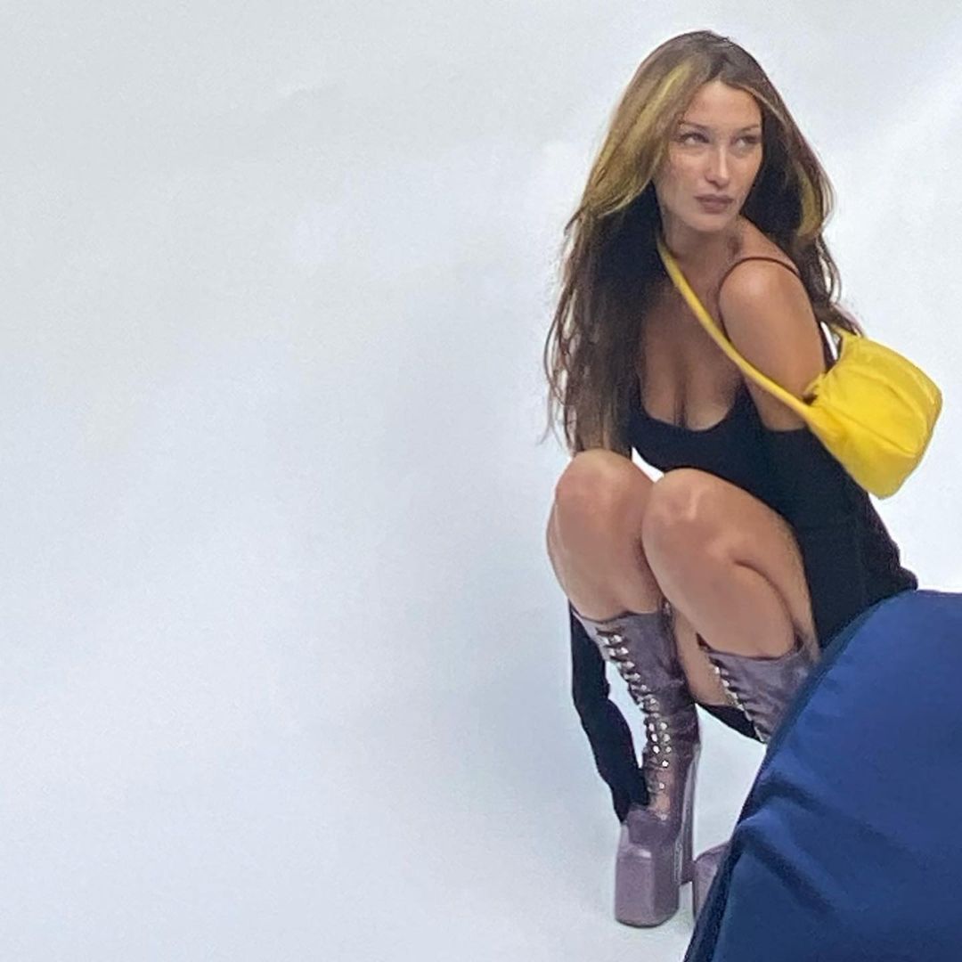 Стильно и просто: Белла Хадид демонстрирует, как носить маленькое черное платье