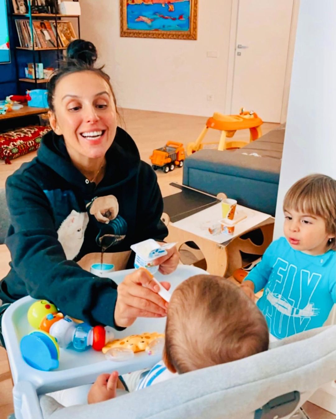 Неймовірно милі: Джамала без макіяжу зворушила домашніми фото з синочками