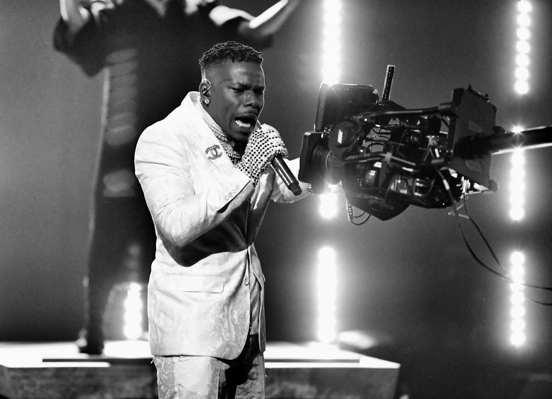 5 самых стильных мужских образов на премии Грэмми 2021