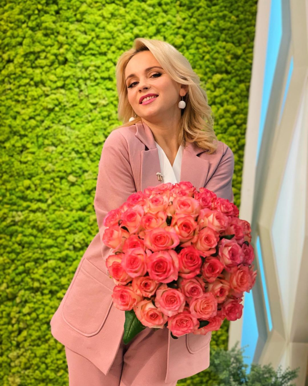 Цветущая Лилия Ребрик очаровала нежными весенними луками