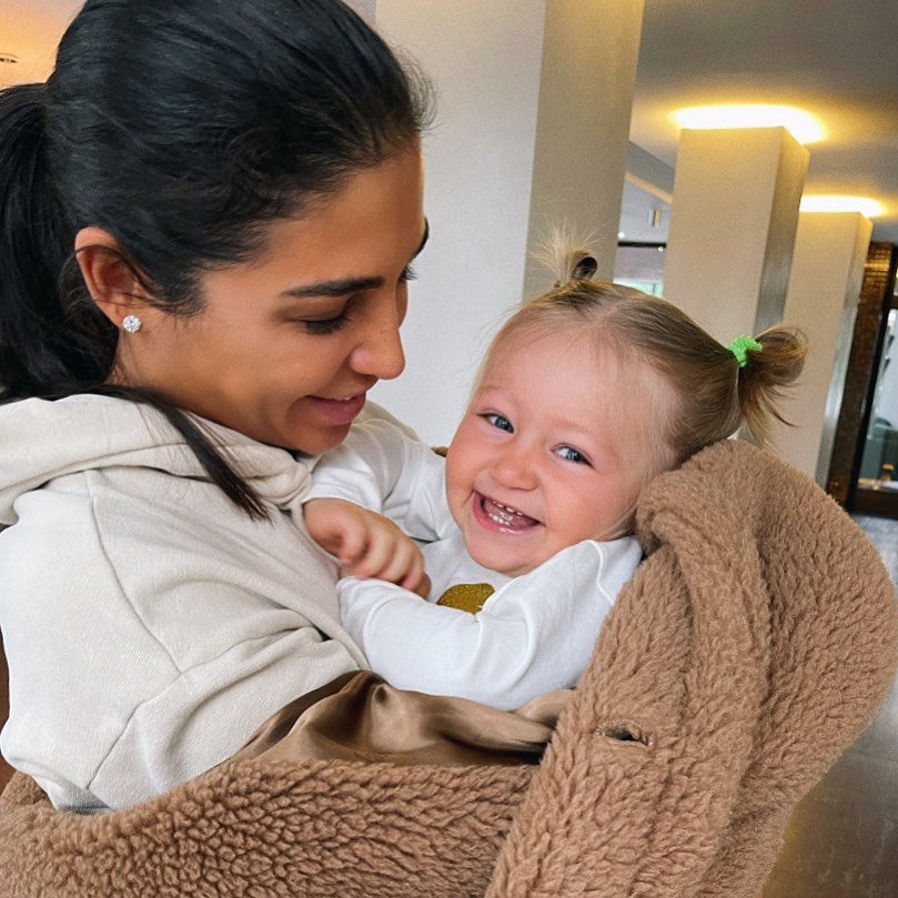 Прийняття себе: Санта Димпопулос розповіла, як вони з чоловіком виховують доньку