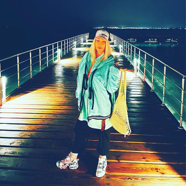 Ирина Билык без макияжа поразила внешним видом на известном курорте: не узнать