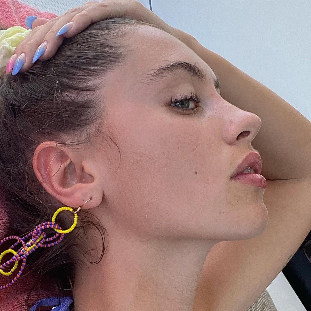 Що за краса! 20-річна дочка Джуда Лоу в яскравому купальнику підкорила мережу