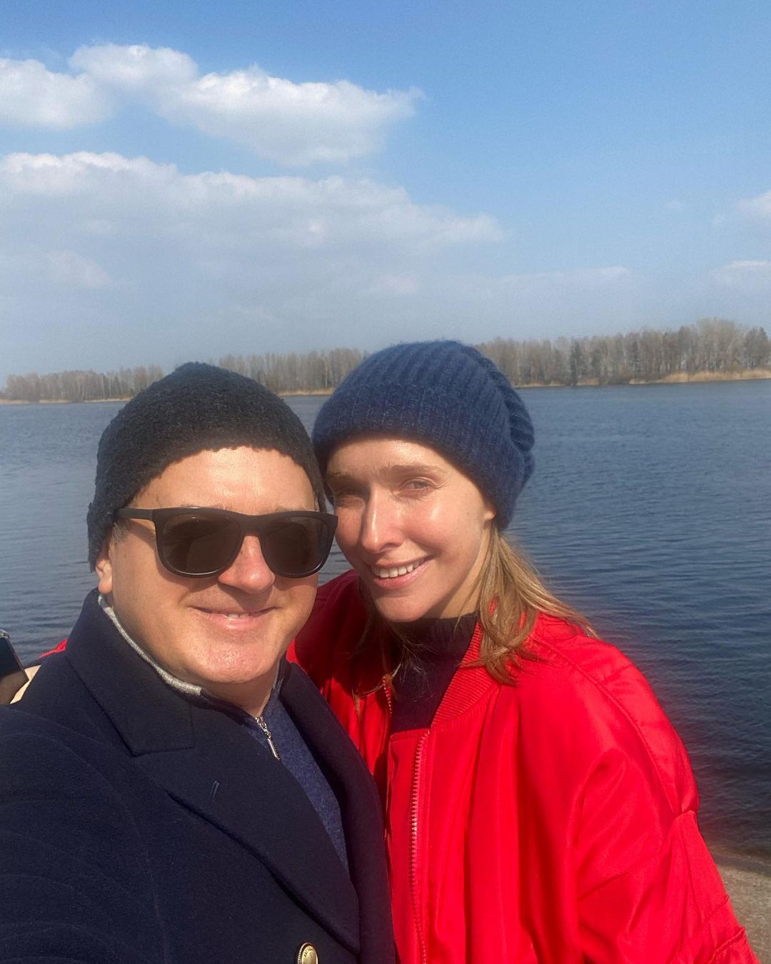 Насолоджуються теплом: Осадча та Горбунов розчулили сімейними кадрами з сином