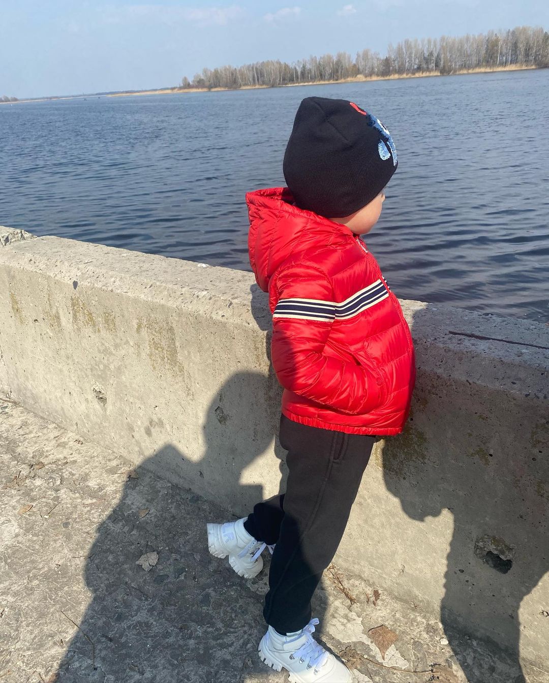 Насолоджуються теплом: Осадча та Горбунов розчулили сімейними кадрами з сином