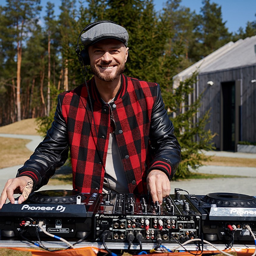 Осадча, Кухар, Яма, Саніна та інші повеселилися на дні народження MONATIK'а