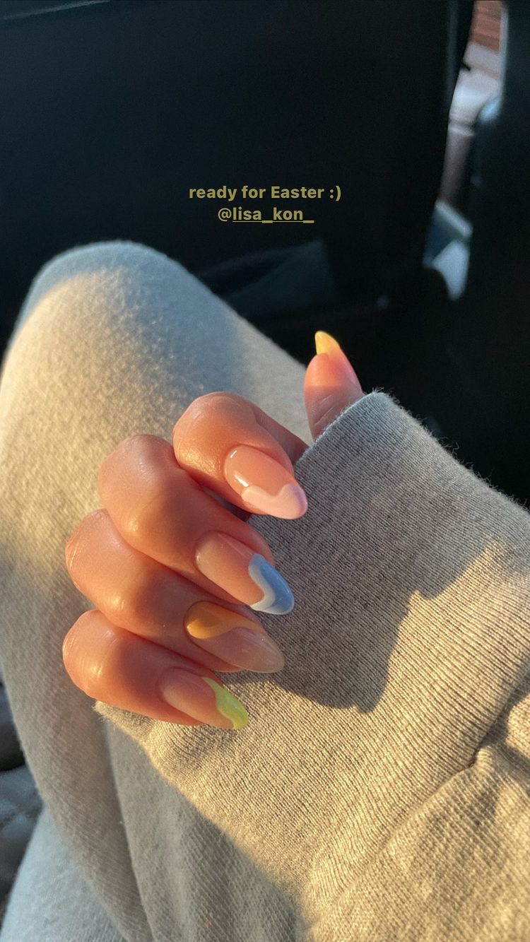 Взяти на замітку: Кендалл Дженнер демонструє модніший весняний манікюр